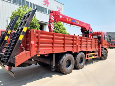 楚風(fēng)新款后八輪14噸隨車(chē)吊清障車(chē) 高效多功能的重型道路救援利器