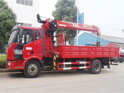 解放三一6.3噸隨車(chē)吊 高效靈活的物流裝卸利器