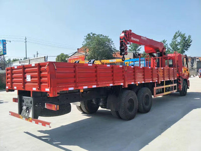 東風大型隨車吊與清障車 專業工程車輛的工廠直銷選擇